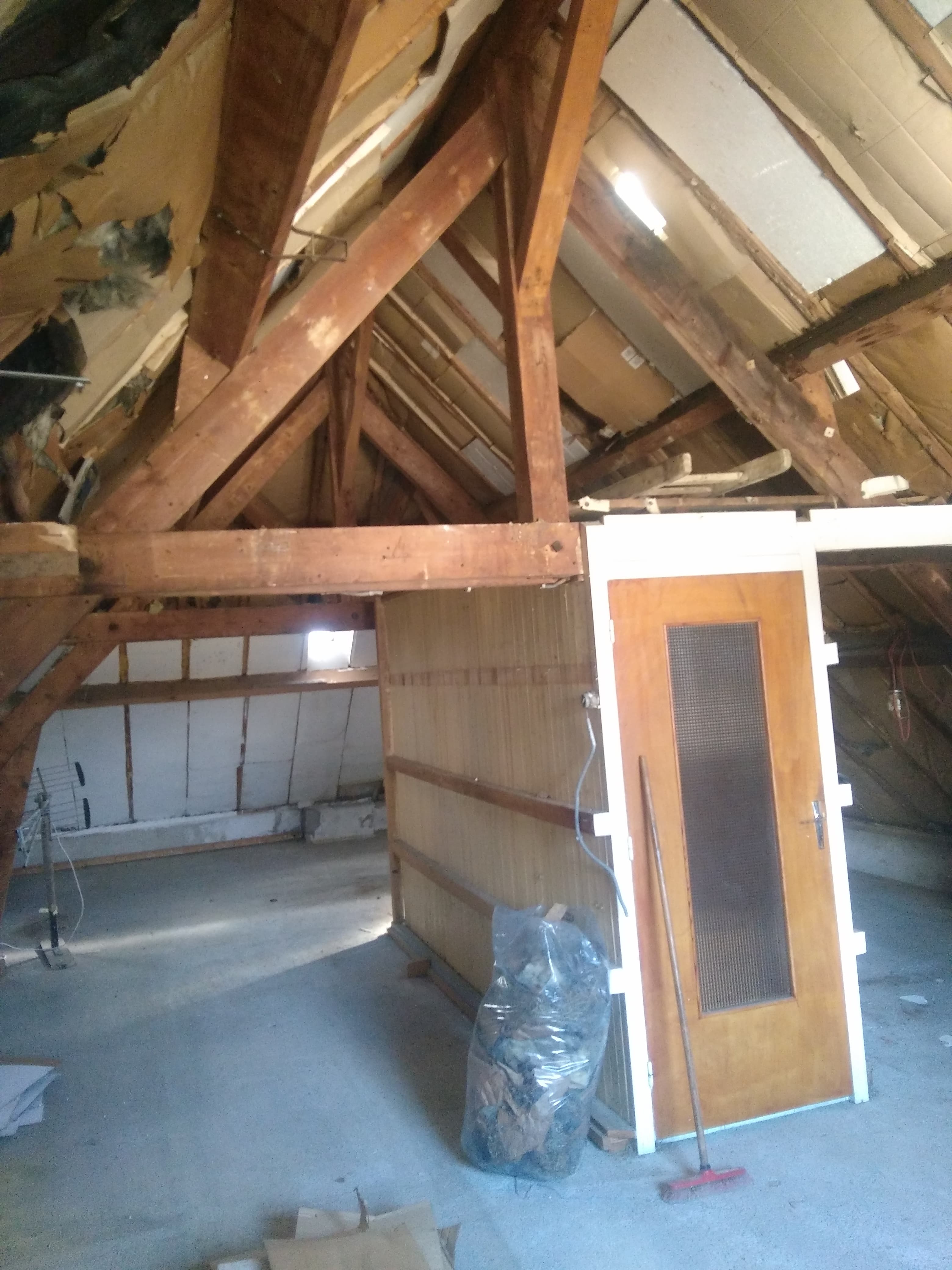 Combles avant rénovation