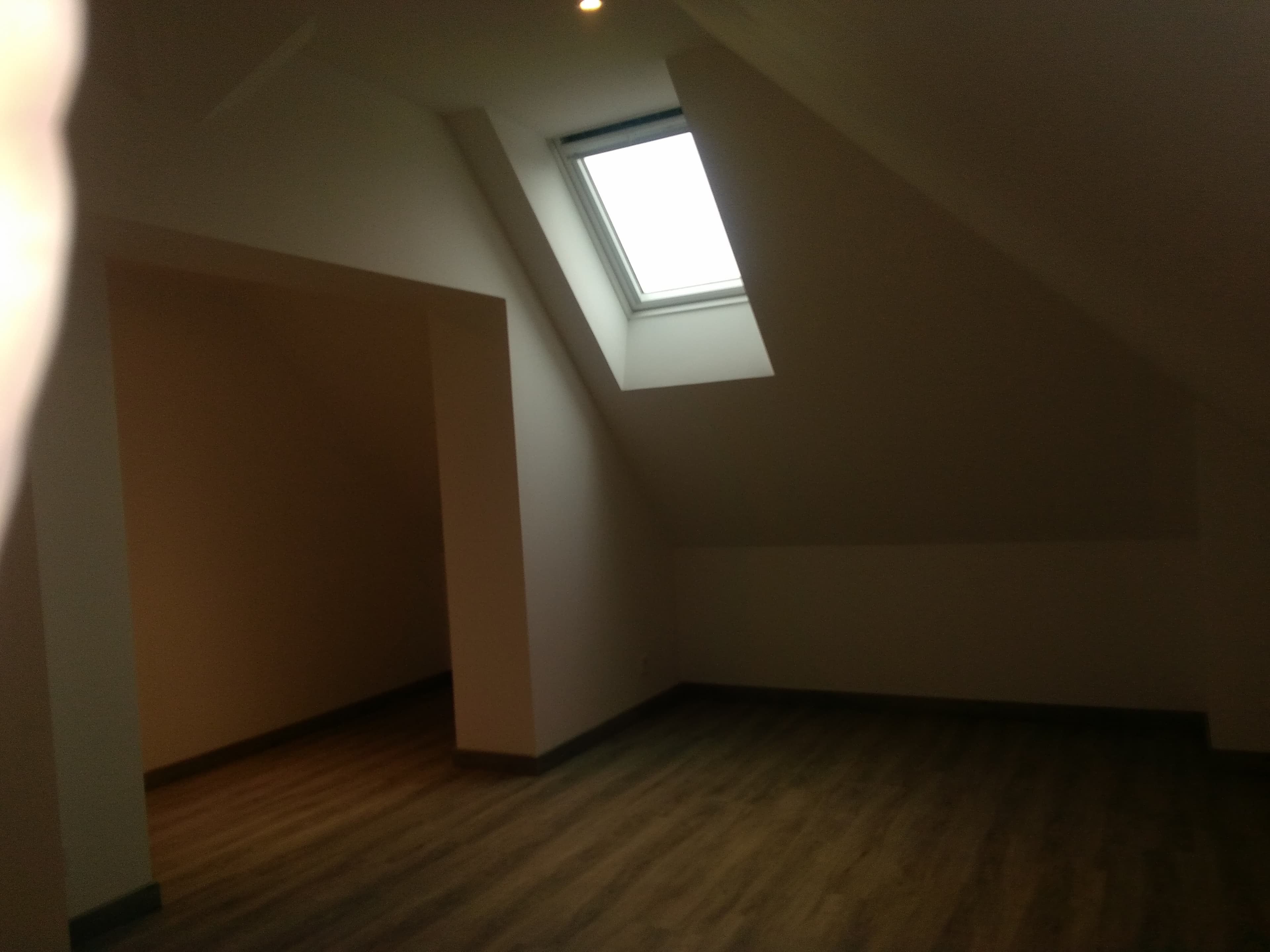 Chambre sous toit rénovée